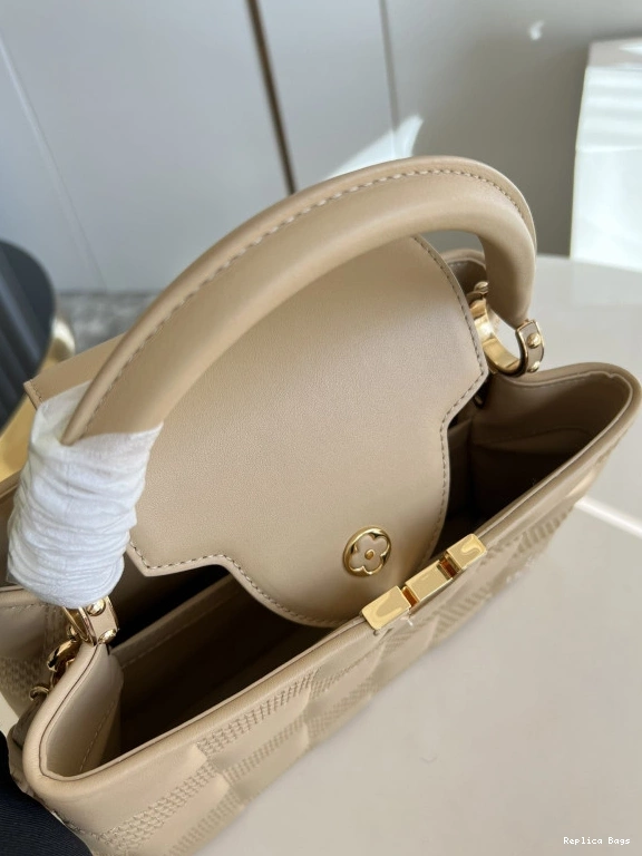 Affordable LOUIS CAPUCINES VUITTON MM 0727